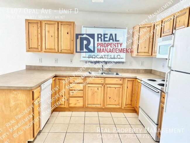 Photo - 2 Bedroom 1 bath Apartment - Small dog all... Unit D