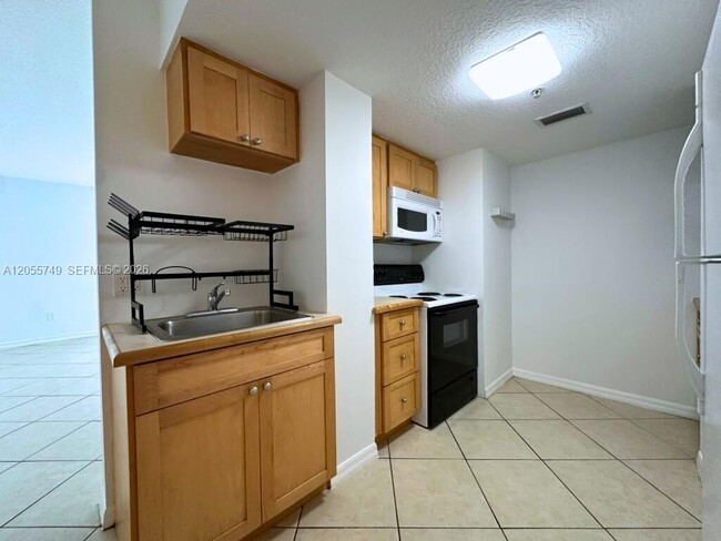Photo - 2630 SW 28th St Unit 44