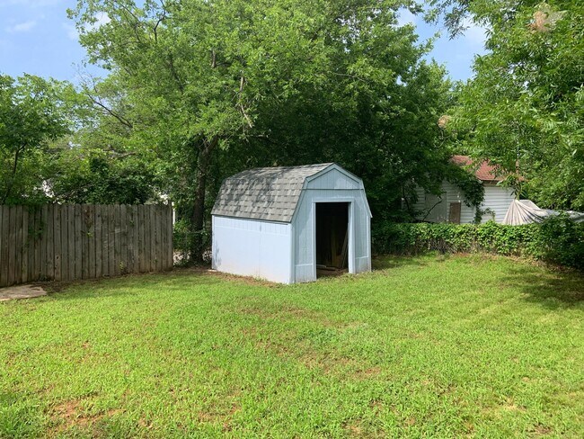 Photo - 1929 Collier Dr