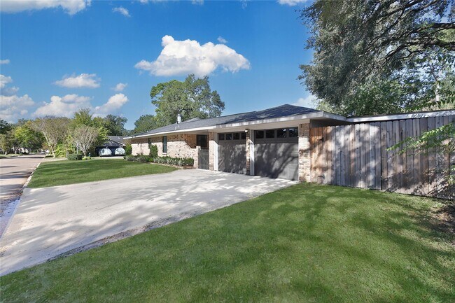 Photo - 4402 Fallbrook Dr