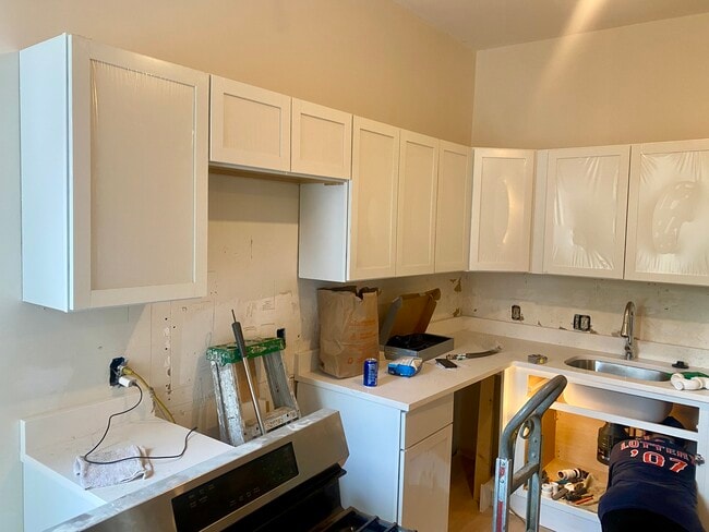 Building Photo - 126 Thorndike St Unit 1