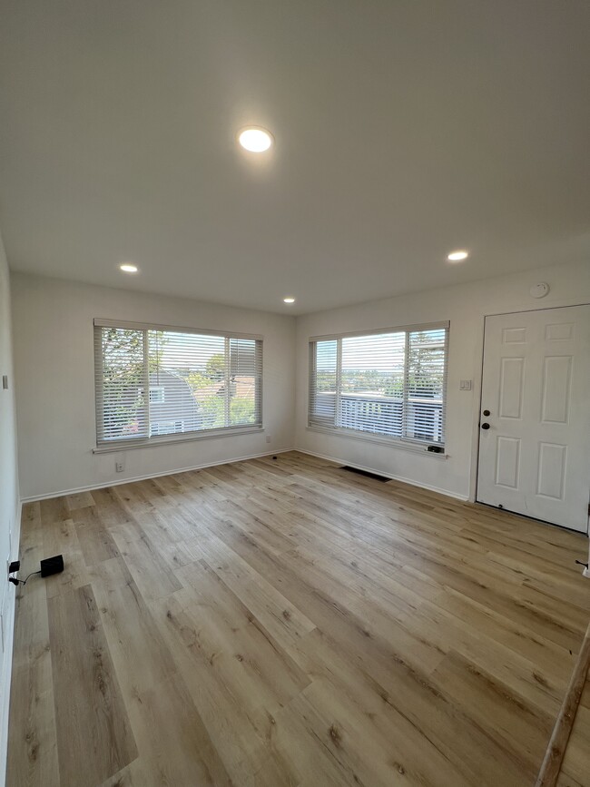 Living room. - 820 Gordon Ave Apartments Unit 4