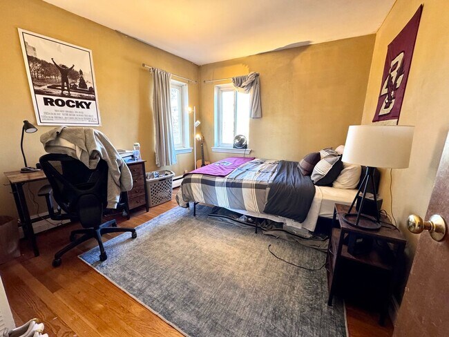 Photo - 2 BED WITH RENOVATED KITCHEN RIGHT BY B.C.