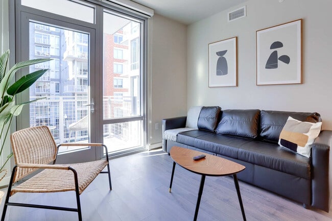 Building Photo - 1122 N Hudson St Unit FL4-ID1022549P