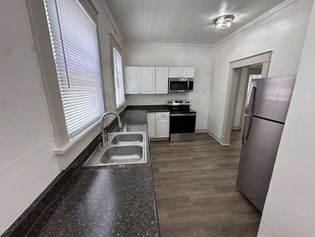 Photo - Charming 1BR Apartment in Bristol, TN - Cozy Living Awaits! Unidad 419 Carolina Ave 2