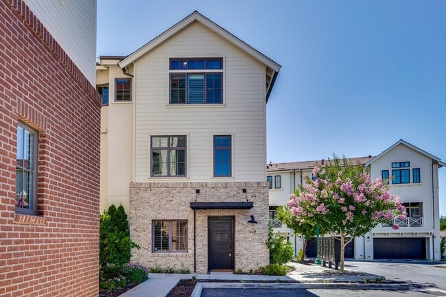Building Photo - Modern Living in the Heart of Downtown Cam... Rental