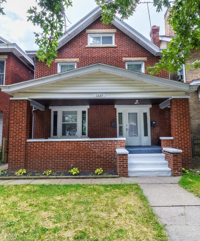 Building Photo - 1227 9th Ave Rental