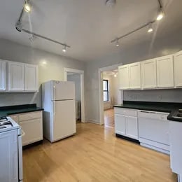 Building Photo - 5756 S Kenwood Ave Unit A