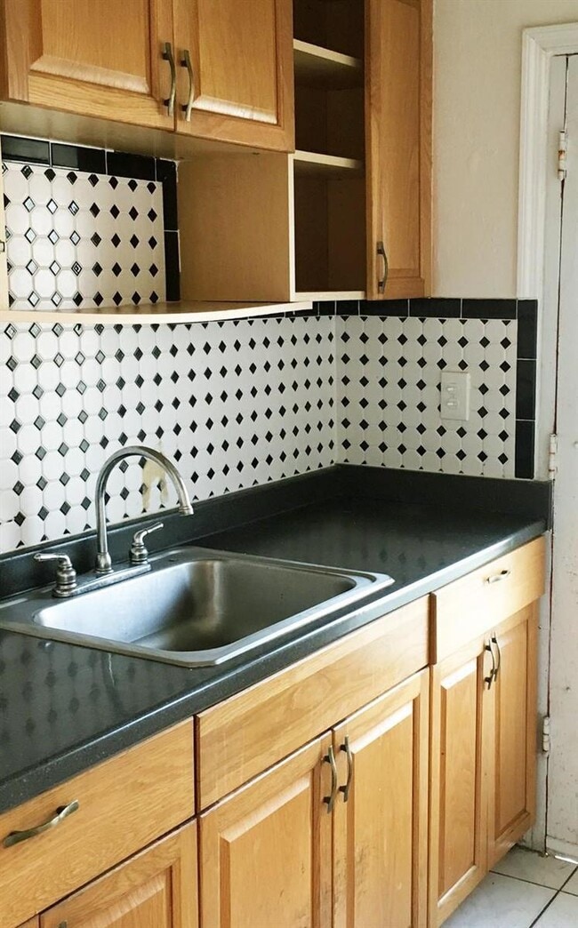 Photo - 631 SW 11th St Unit 1W