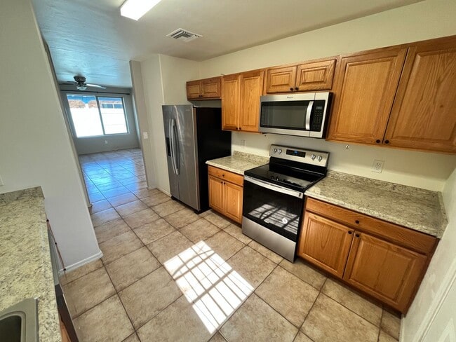 Building Photo - 1303-1313 W. Cedar Street Unit MO1309