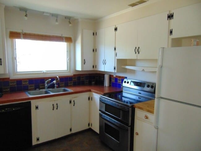 Photo - 123 Sombrio Dr