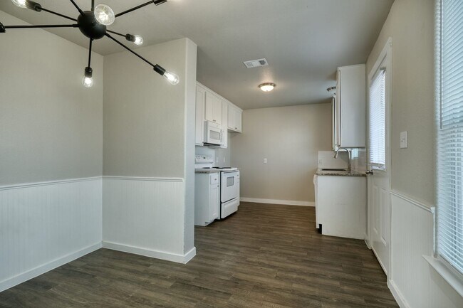 Photo - 520 West St