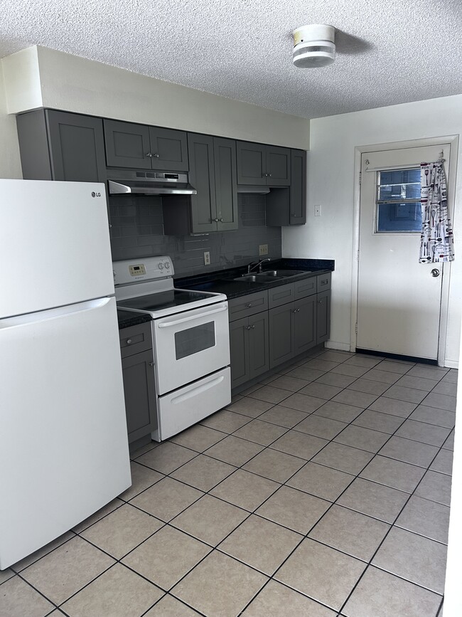 Photo - 913 S Char Mil Ave