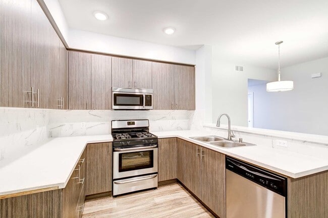 MODERNO North Hollywood