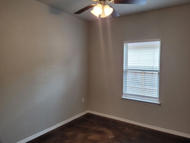Photo - 1498 Lucille St
