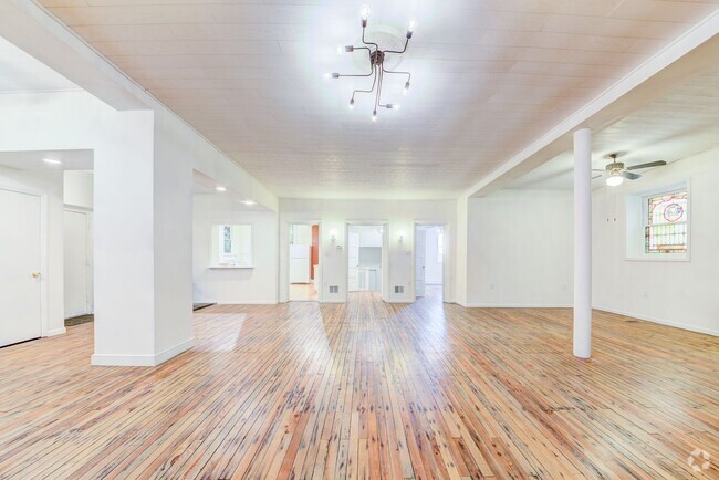 Building Photo - 2218 Arlington Ave Unit Bottom Rental