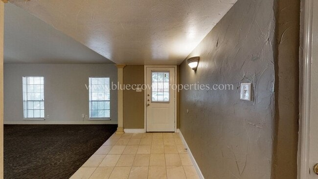 Photo - 10239 Catalpa Rd