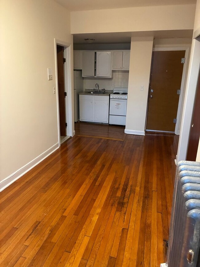 Photo - Nicely located 1 bed with heat and water i...
