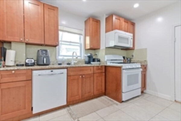 Photo - 256 W 6th St Unidad 1