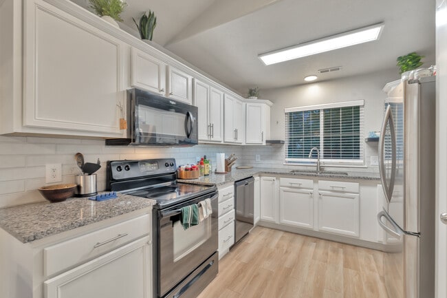 Photo - 2855 Fowler Ave