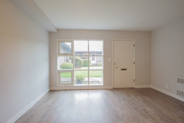 Building Photo - Well-Appointed Studio Near OHSU Ready Now! Unit 17 Rental