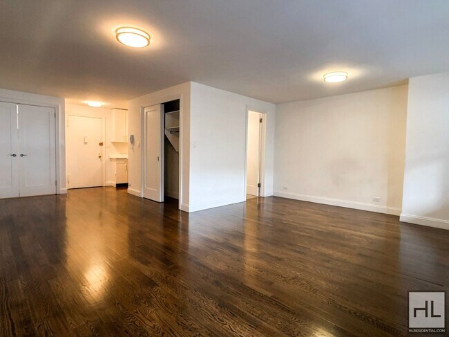 Photo - East 82nd Street Unidad 19D