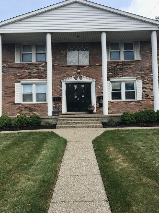 Entrance - 625 S Church St Unit 4b