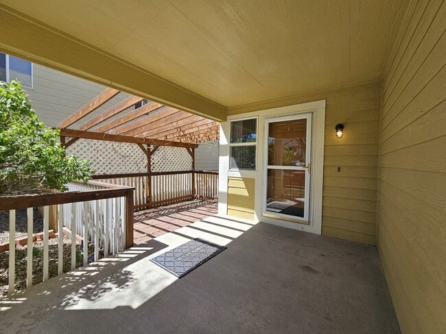 Photo - 11215 Jansen St