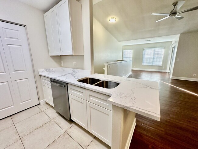 Photo - One Bedroom Renovated Condo at Plantation Point! Unidad 803