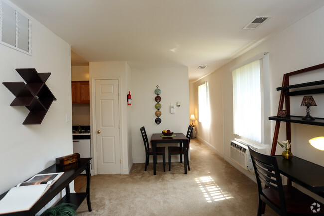 411 SF 1 Bedroom-Living/Dining Area