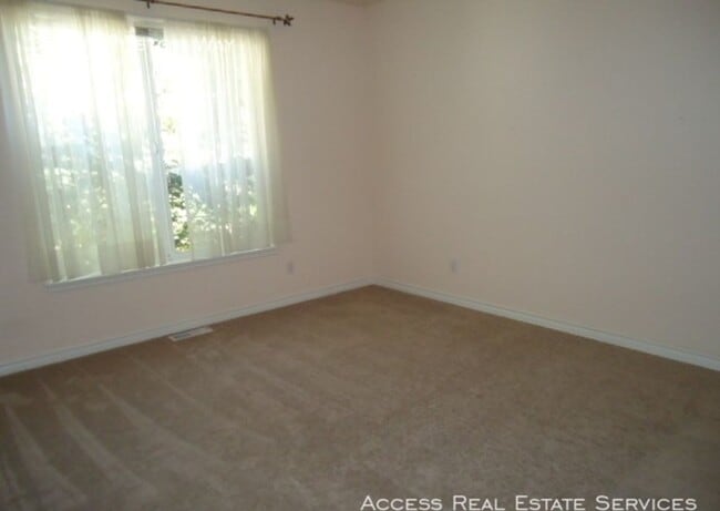 Photo - 3921 Ruston Way