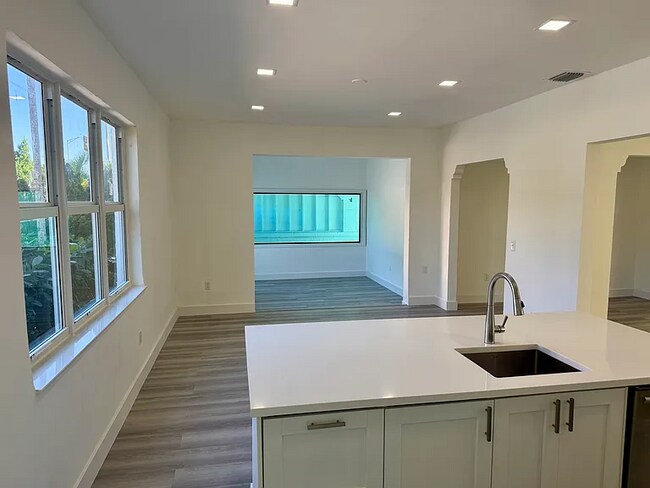 Photo - 340 NE 125th St