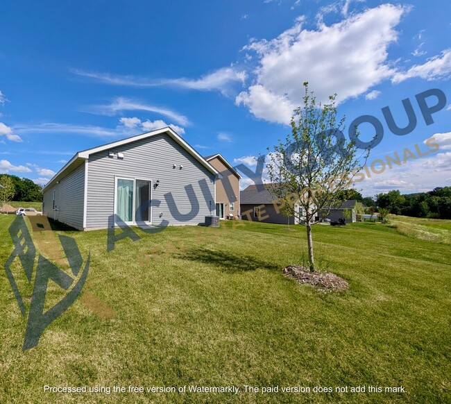 Photo - 501 Redwood St N