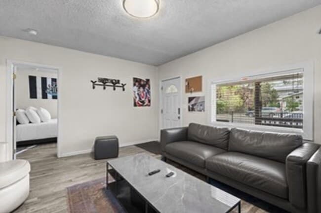 Photo - 2235 Walnut St