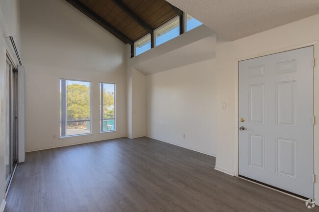 1BR, 1BA - 620SF - Living Room - Eastgate Terrace Apartments