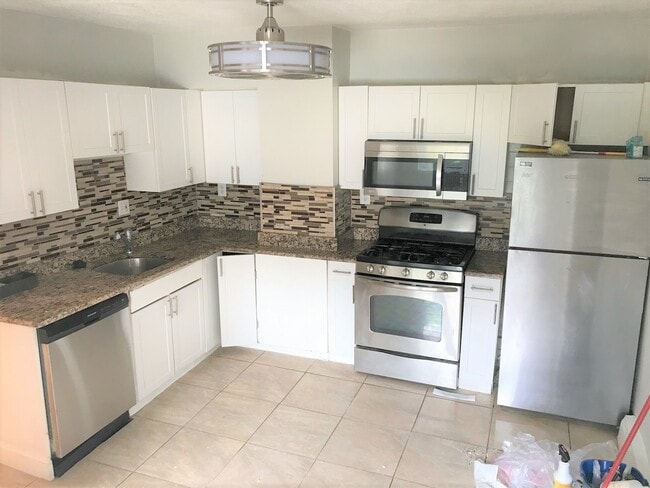 Building Photo - 94 Spring St Unit 1