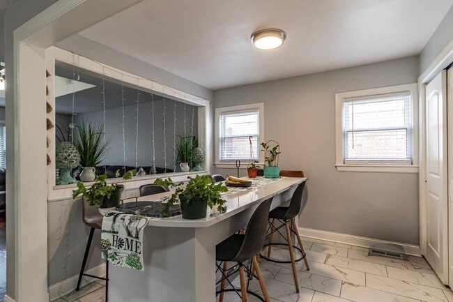 Photo - 1805 N Harding Ave
