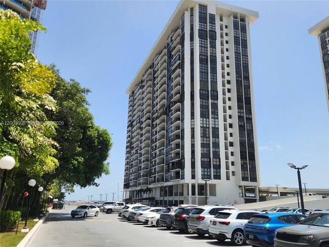 Building Photo - 1865 Brickell Ave Unit A1207