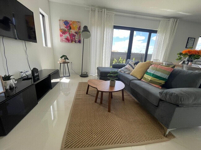 Photo - 221 NW 12th Ct