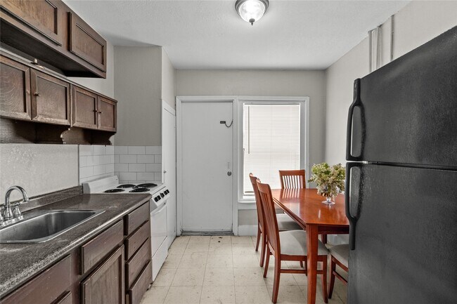 Photo - 814 3rd Ave N Unidad 46