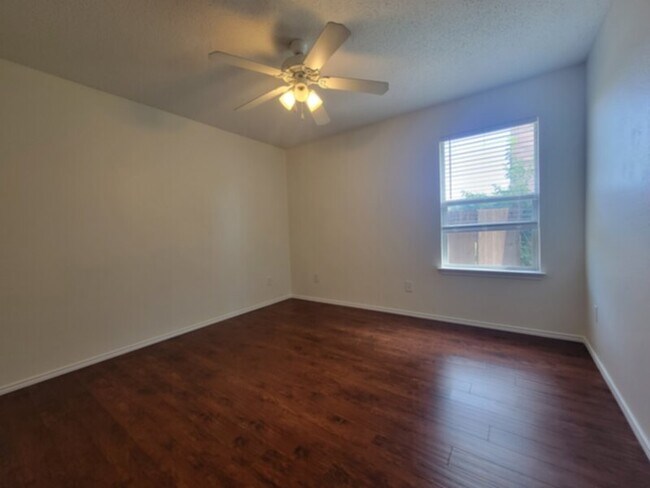 Photo - 3 BEDROOM IN DIAMOND CREEK SUBDIVISION - FORNEY
