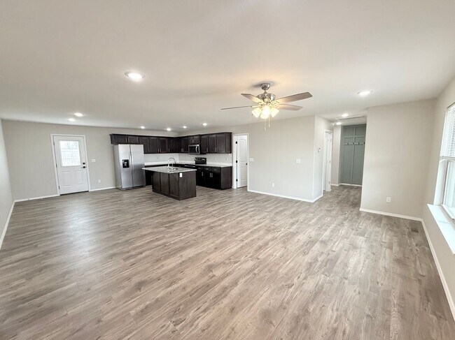 Photo - 633 S Southgate Dr