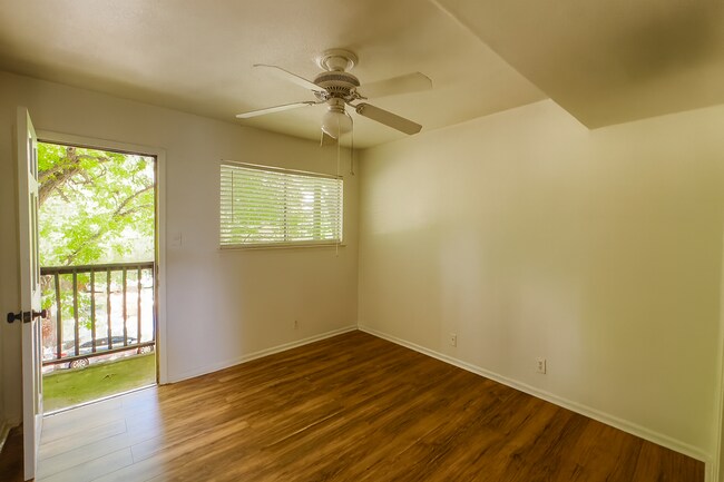 Photo - 1010 W 23rd St Unit 14