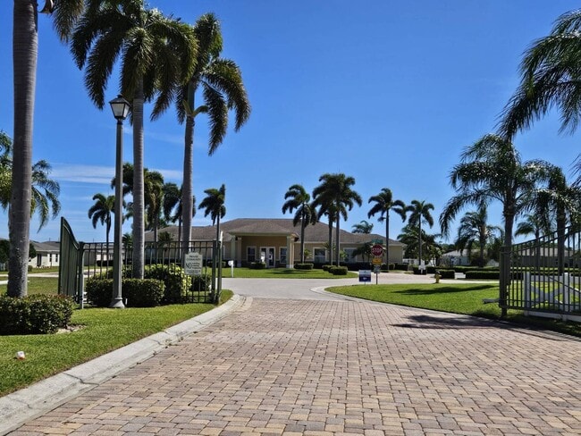 Photo - 1848 Grand Ridge St