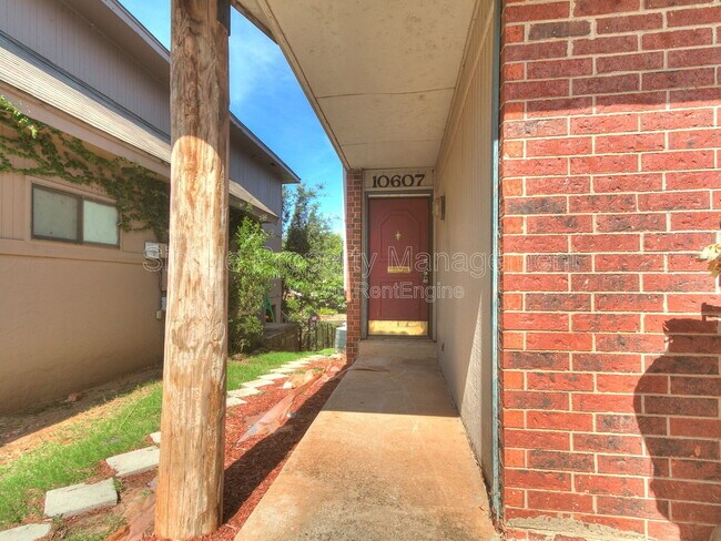 Photo - 10607 N MacArthur Blvd