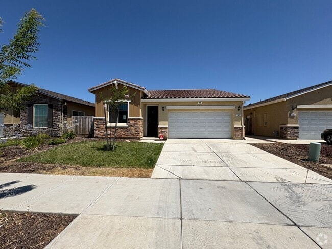 Building Photo - Beautiful Single Story Home Ready To Be Ca...