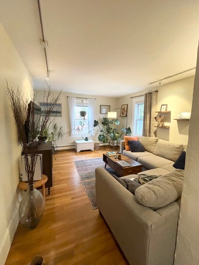 Building Photo - 2 Hagar St Unit 2