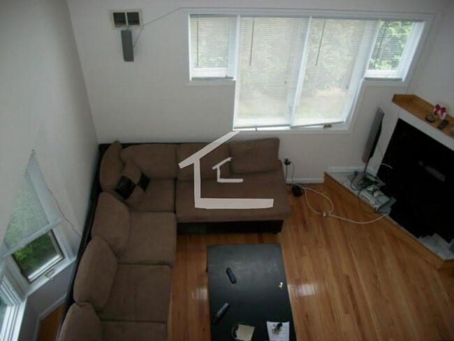 Photo - Amazing Townhome... Bon't miss out on they 3 bed 2.5 bath!