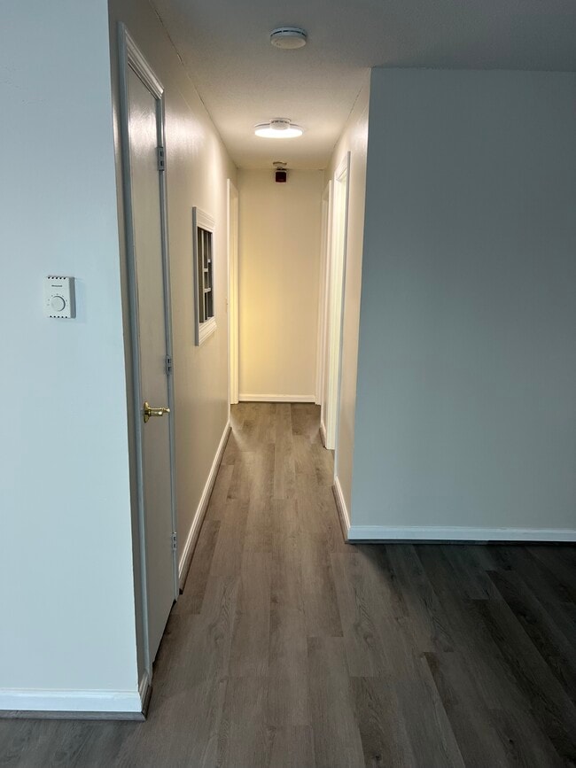 Hallway to Bath, 2 Bedrooms - 934 N Main St Unit 13