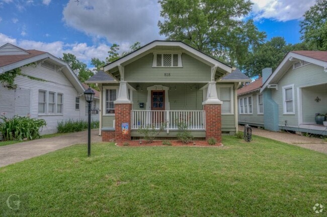 Building Photo - 818 Elmwood St Rental